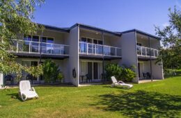 Sea Eagles Beach Resort | Beach Side Accommodation Mackay Hay Point